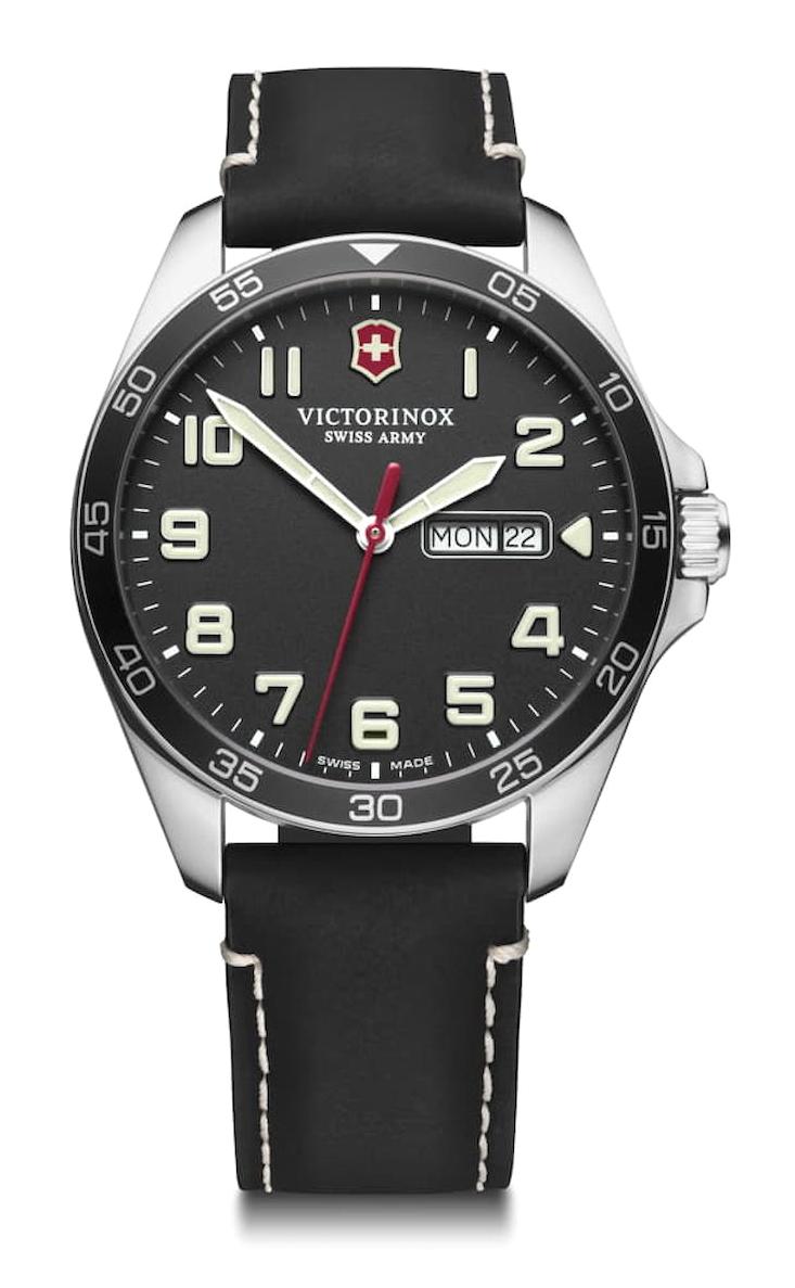 Victorinox Swiss Army 241846 Pusulalı Takvimli 42 mm Siyah Deri Kordon Analog Kol Saati