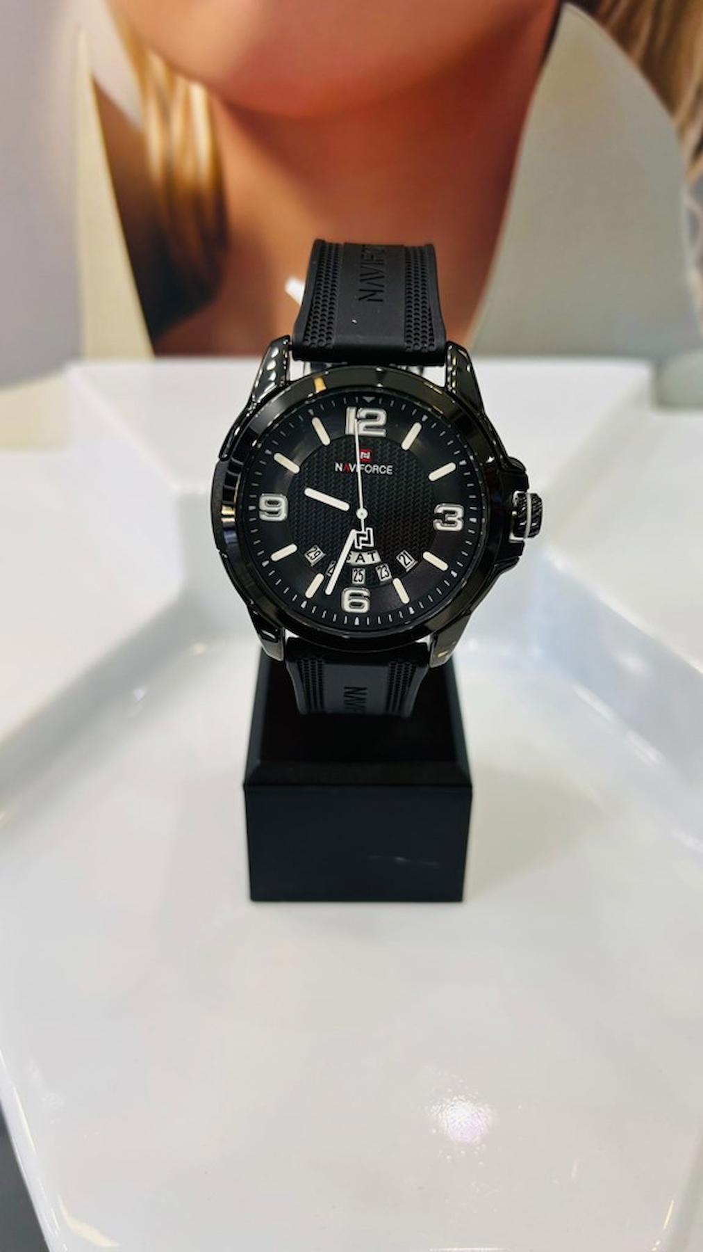 Naviforce NF9215 230916 44 mm Siyah Silikon Kordon Analog Erkek Kol Saati