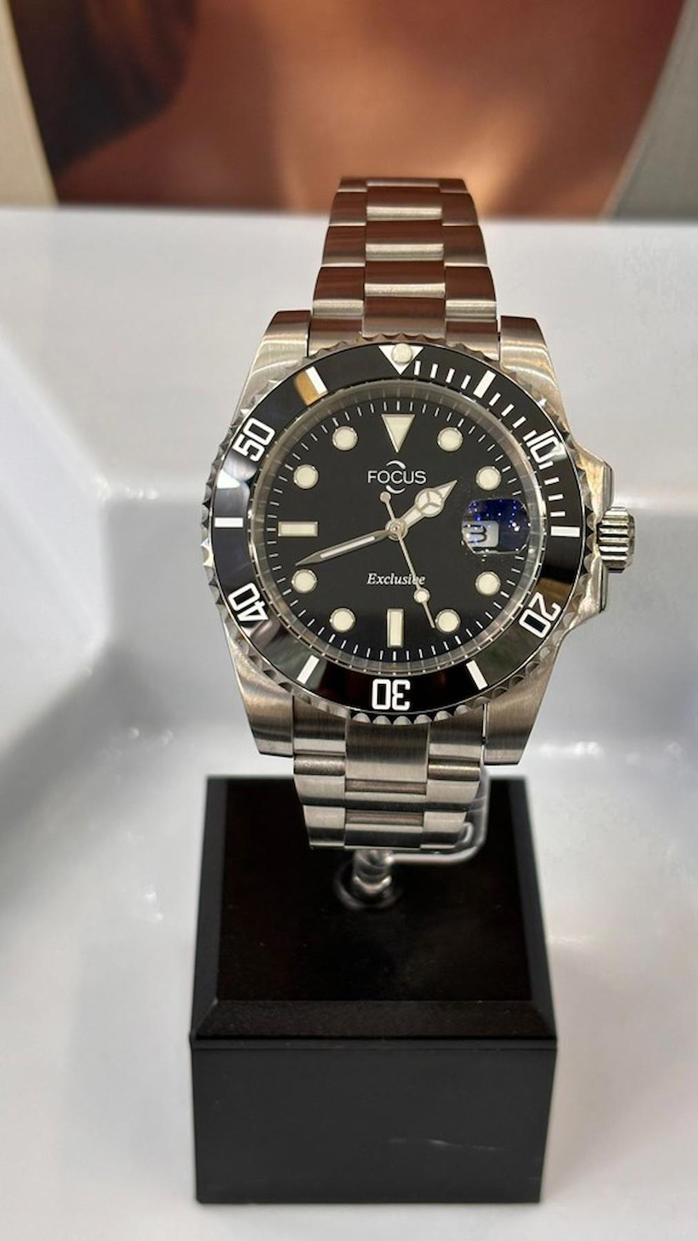 Focus MA8809G MN9A1042FS02 Takvimli 45 mm Altın Çelik Kordon Analog Erkek Kol Saati