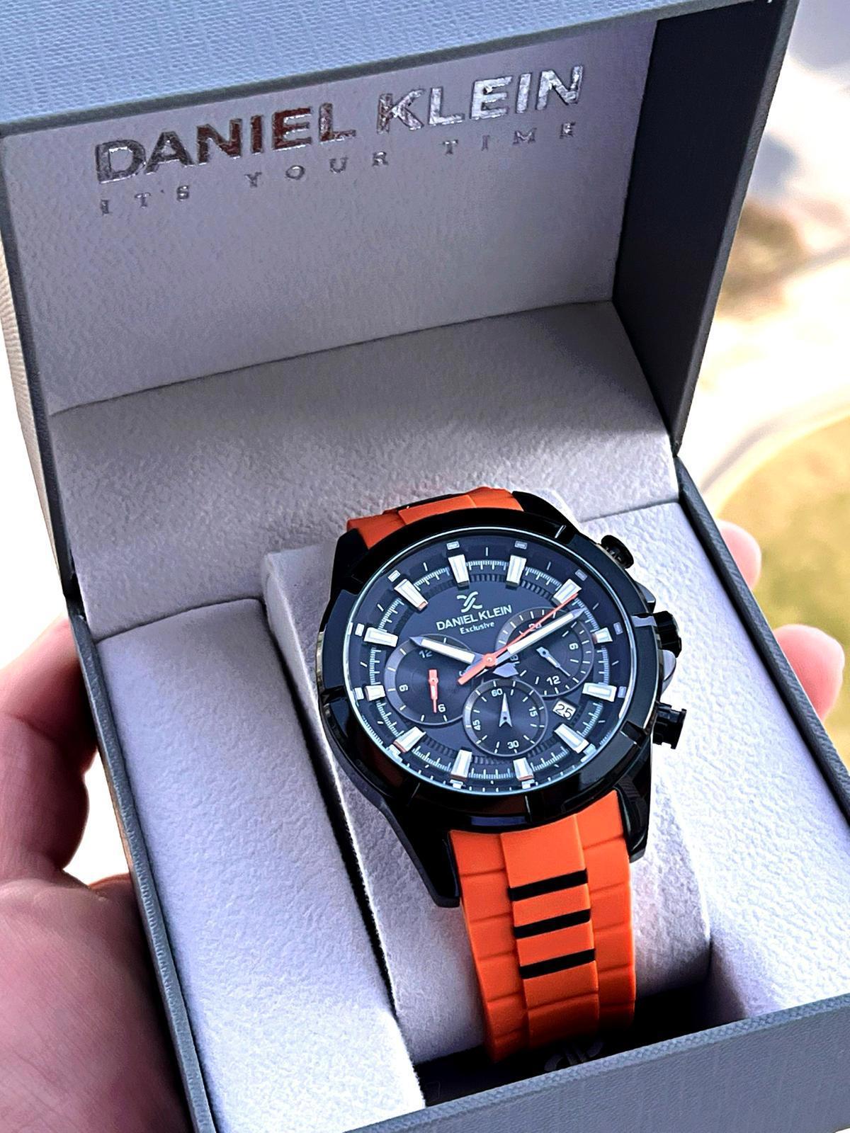 Daniel Klein DK-10563 Takvimli 42 mm Turuncu Silikon Kordon Analog Erkek Kol Saati