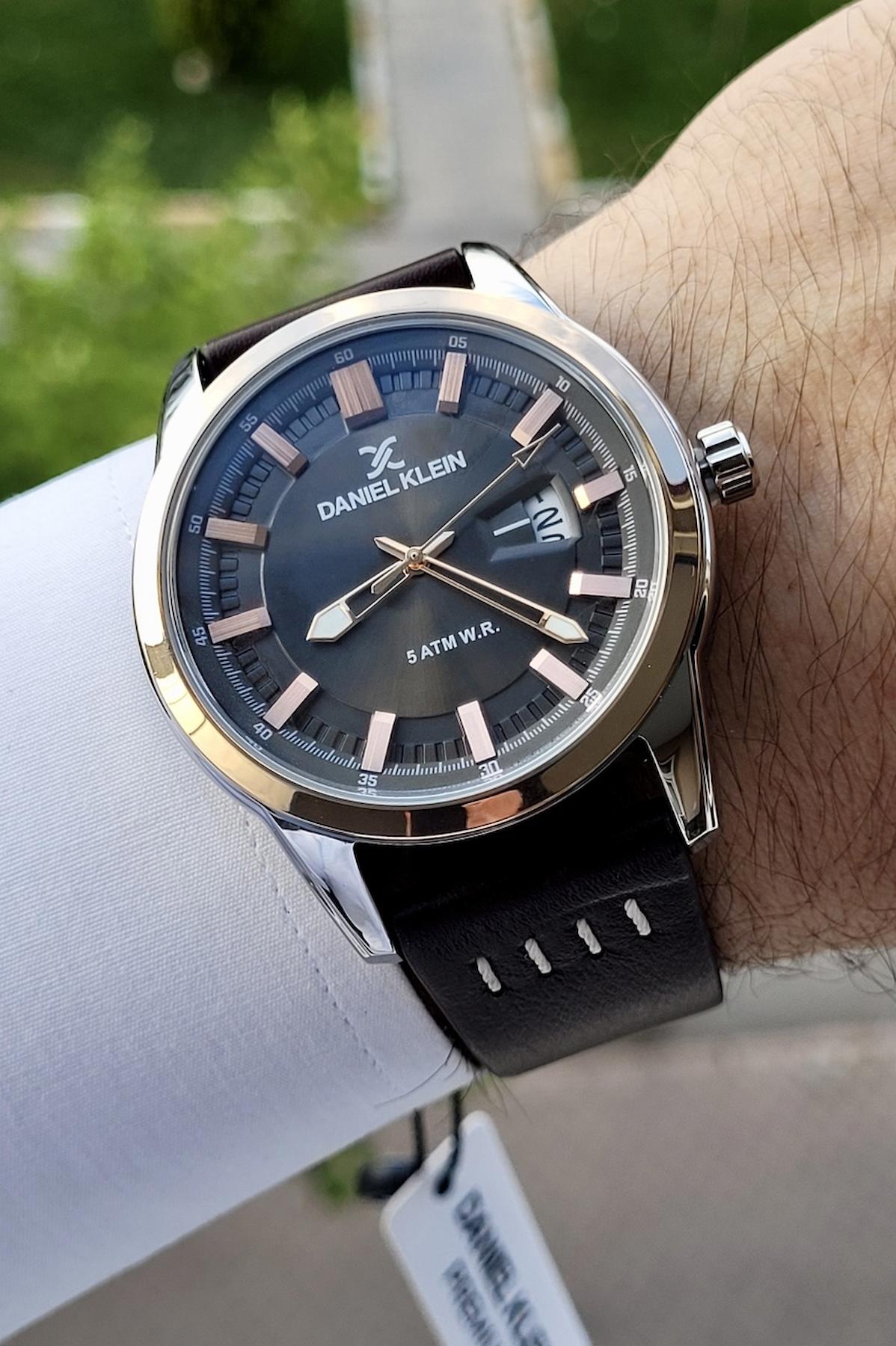 Daniel Klein DKISTE160 Takvimli 42 mm Siyah Deri Kordon Analog Erkek Kol Saati