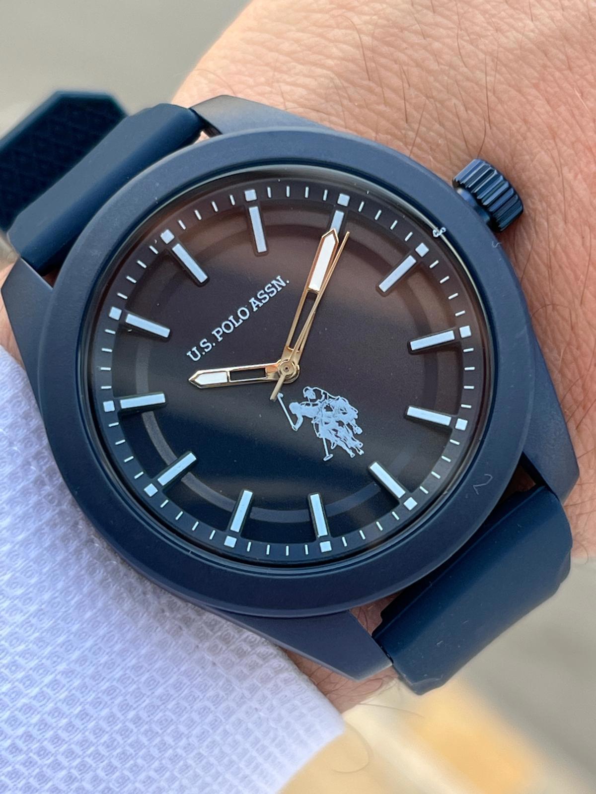 U.S. Polo Assn USPA1022-B04 45 mm Lacivert Silikon Kordon Analog Erkek Kol Saati