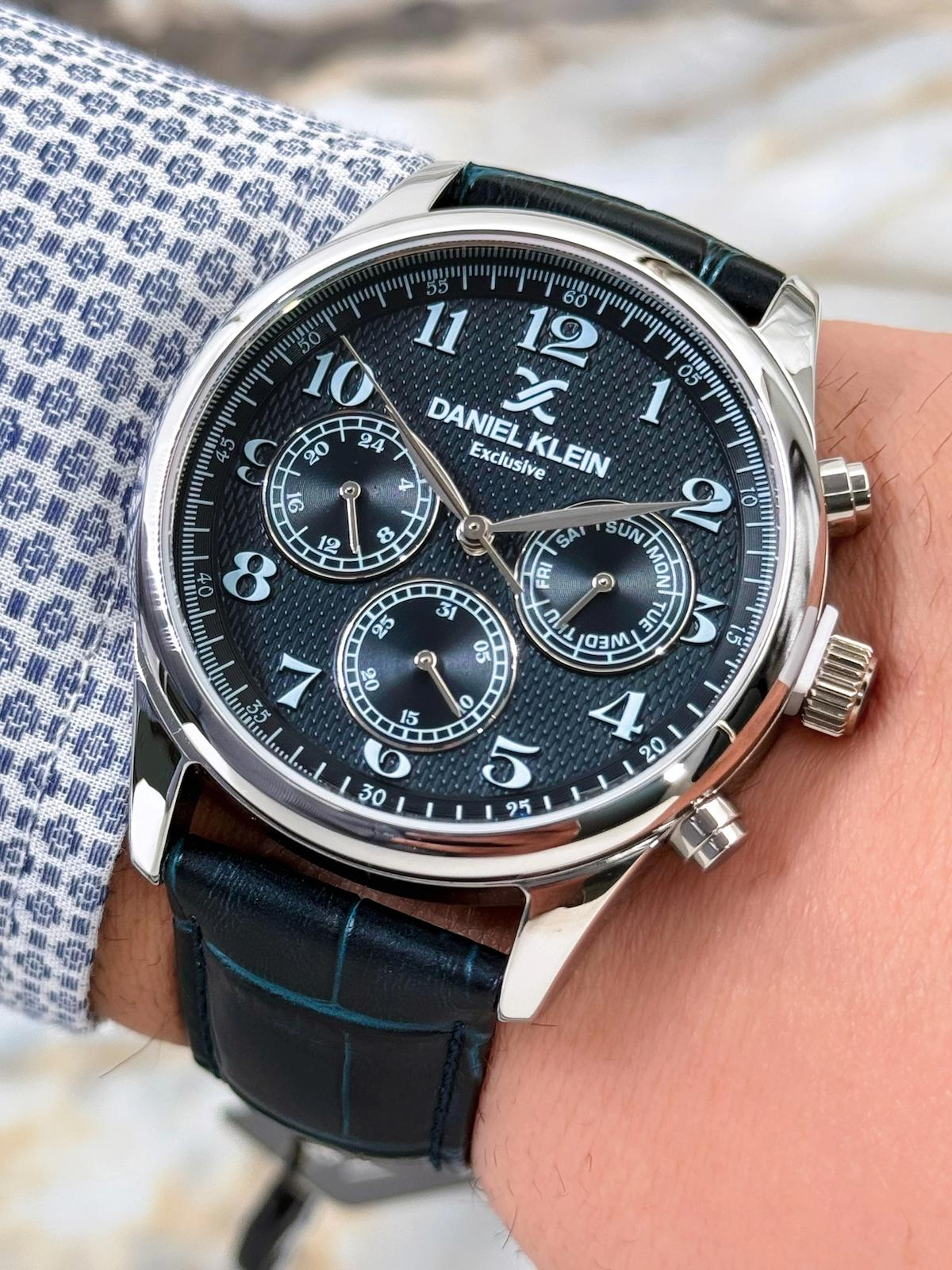 Daniel Klein DK1164 Takvimli 44 mm Siyah Deri Kordon Analog Erkek Kol Saati