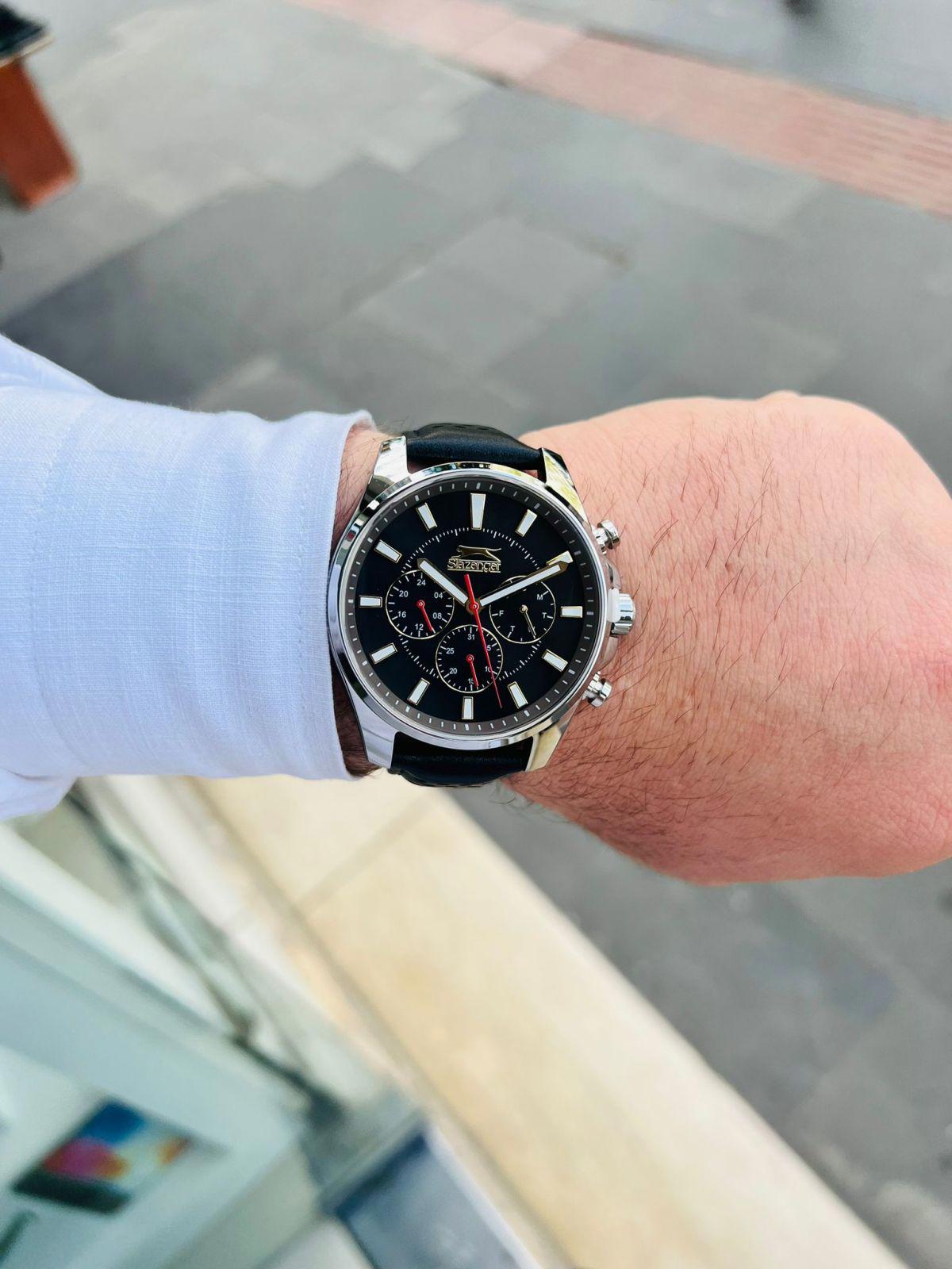 Slazenger SL.09.2134.2.03 Takvimli 44 mm Siyah Deri Kordon Analog Erkek Kol Saati