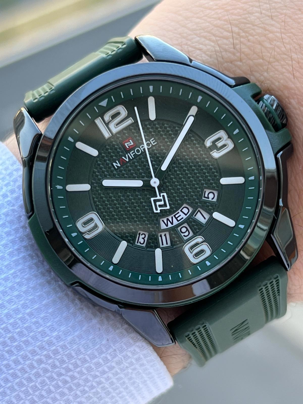 Naviforce ENF9215YS Takvimli 44 mm Yeşil Silikon Kordon Analog Erkek Kol Saati