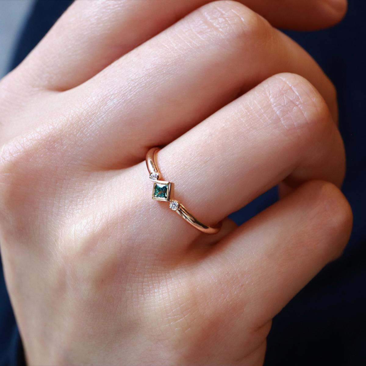 Diamine Pırlanta Yeşil Safir Taşlı 14 Ayar Altın Yüzük