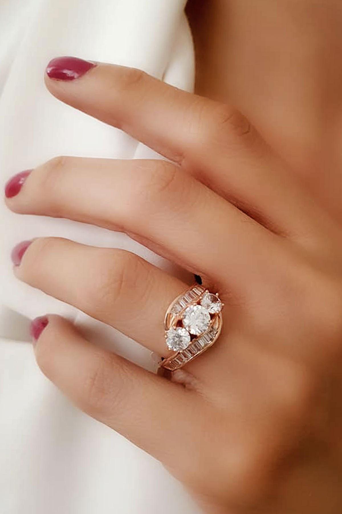Oseshop Beyaz Taşlı Altın Yüzük