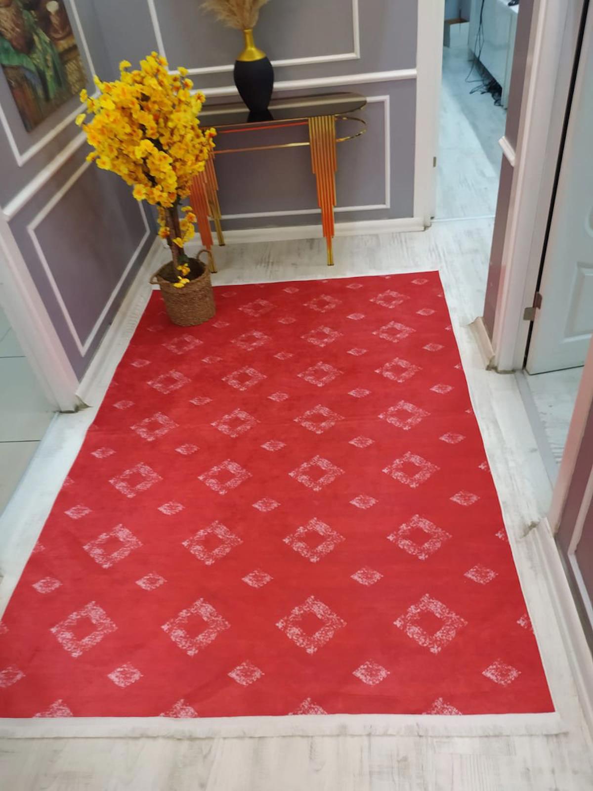 Doruklar Home Collection Krem 0.8 mm Polyester Yıkanabilir Kaymaz Taban Dikdörtgen Makine Dokuma Halı 120x180 cm