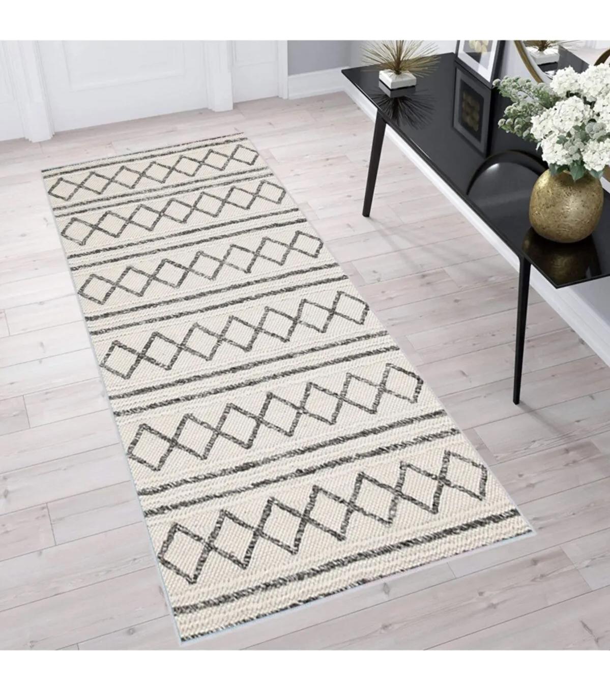 Rovigo Home RVG1397-HY1040 Krem 8 mm Polyester Leke Tutmaz-Toz Tutmaz Yıkanabilir İnce Kaymaz Dot Taban Dikdörtgen Makine Dokuma Salon Halısı 80x200 cm