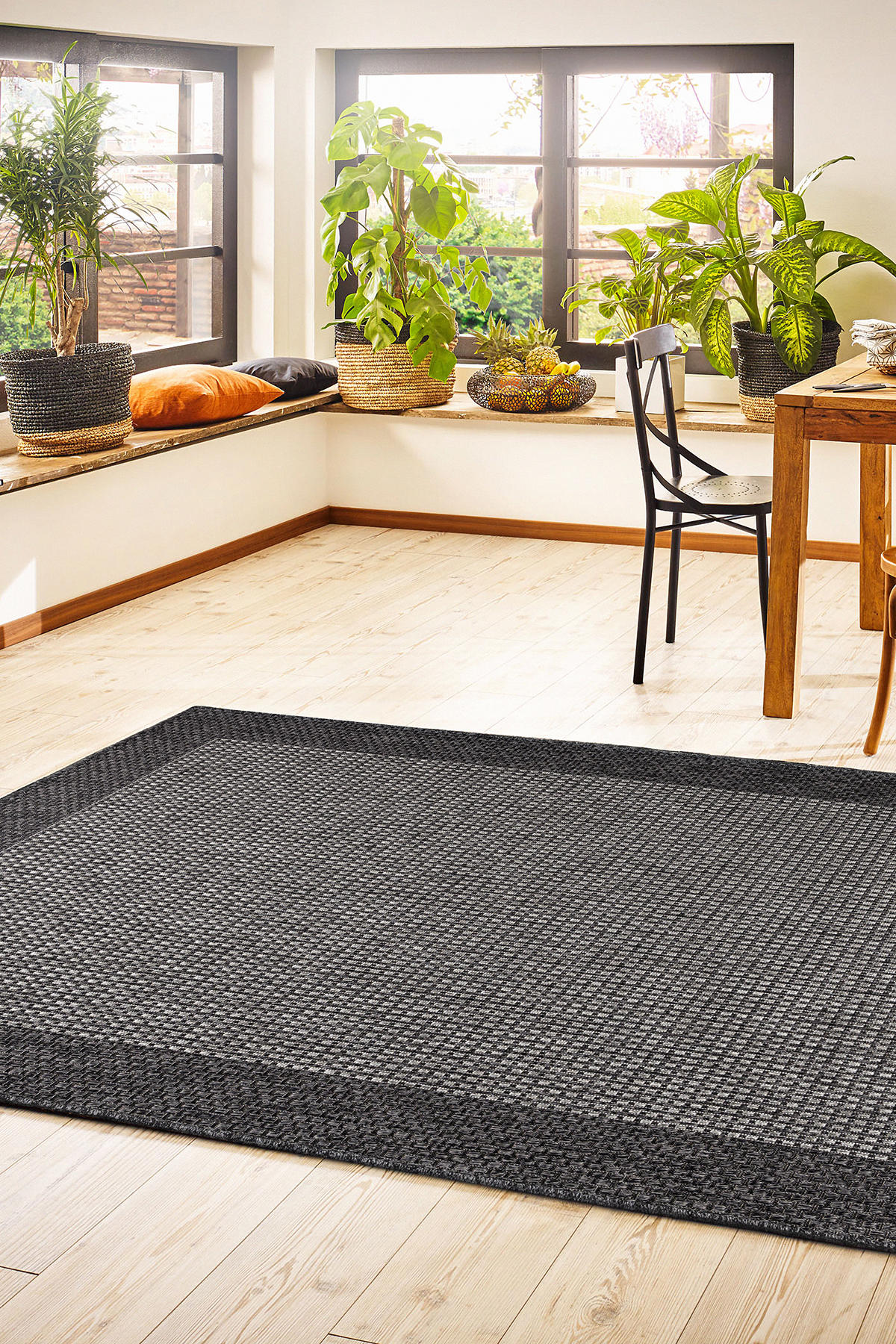 Inter Weaving Capri Gri-Siyah 0.8 mm Polipropilen Antialerjenik Yıkanabilir Orta Dikdörtgen Makine Dokuma Salon Halısı 80x125 cm