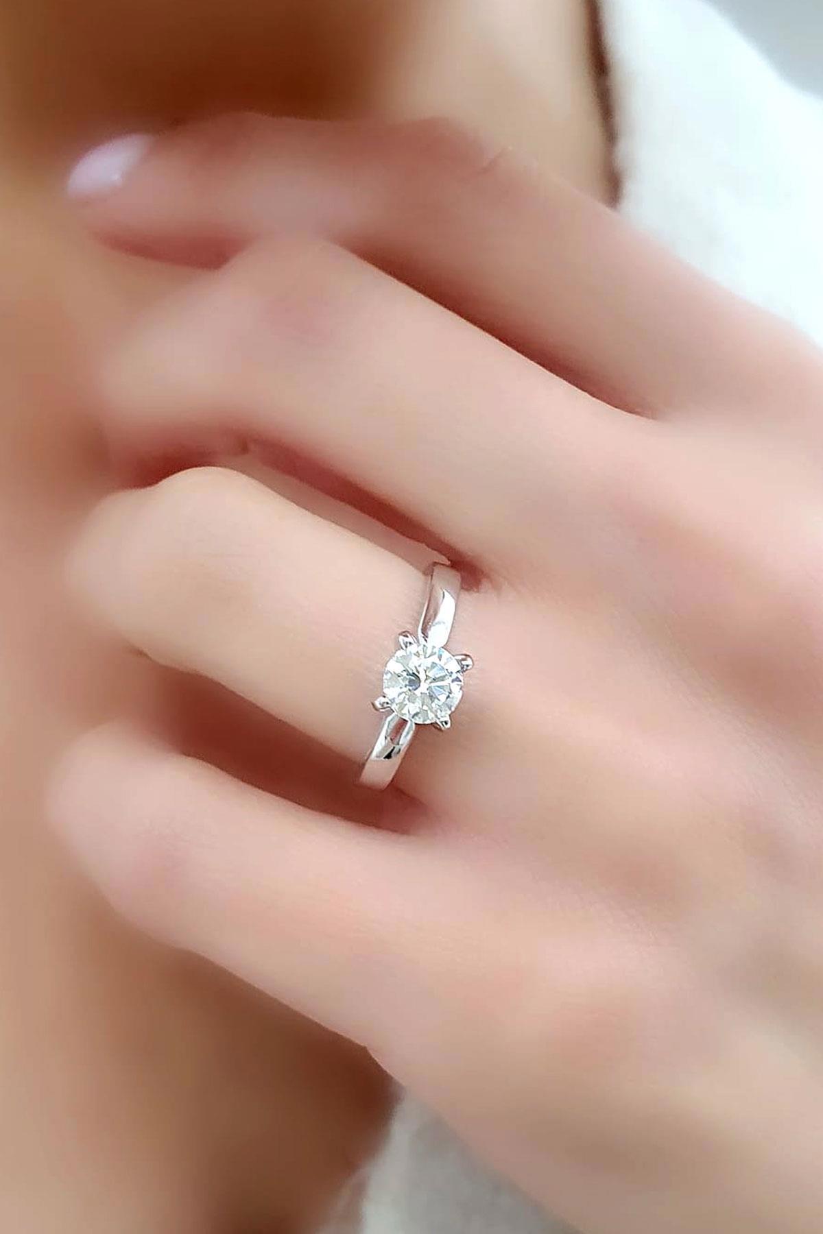 Oseshop Beyaz Taşlı 925 Ayar Tektaş Gümüş Yüzük