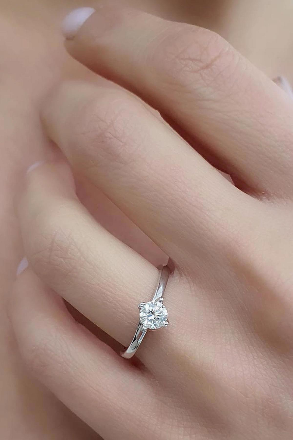 Oseshop Beyaz Taşlı 925 Ayar Burgu Gümüş Yüzük