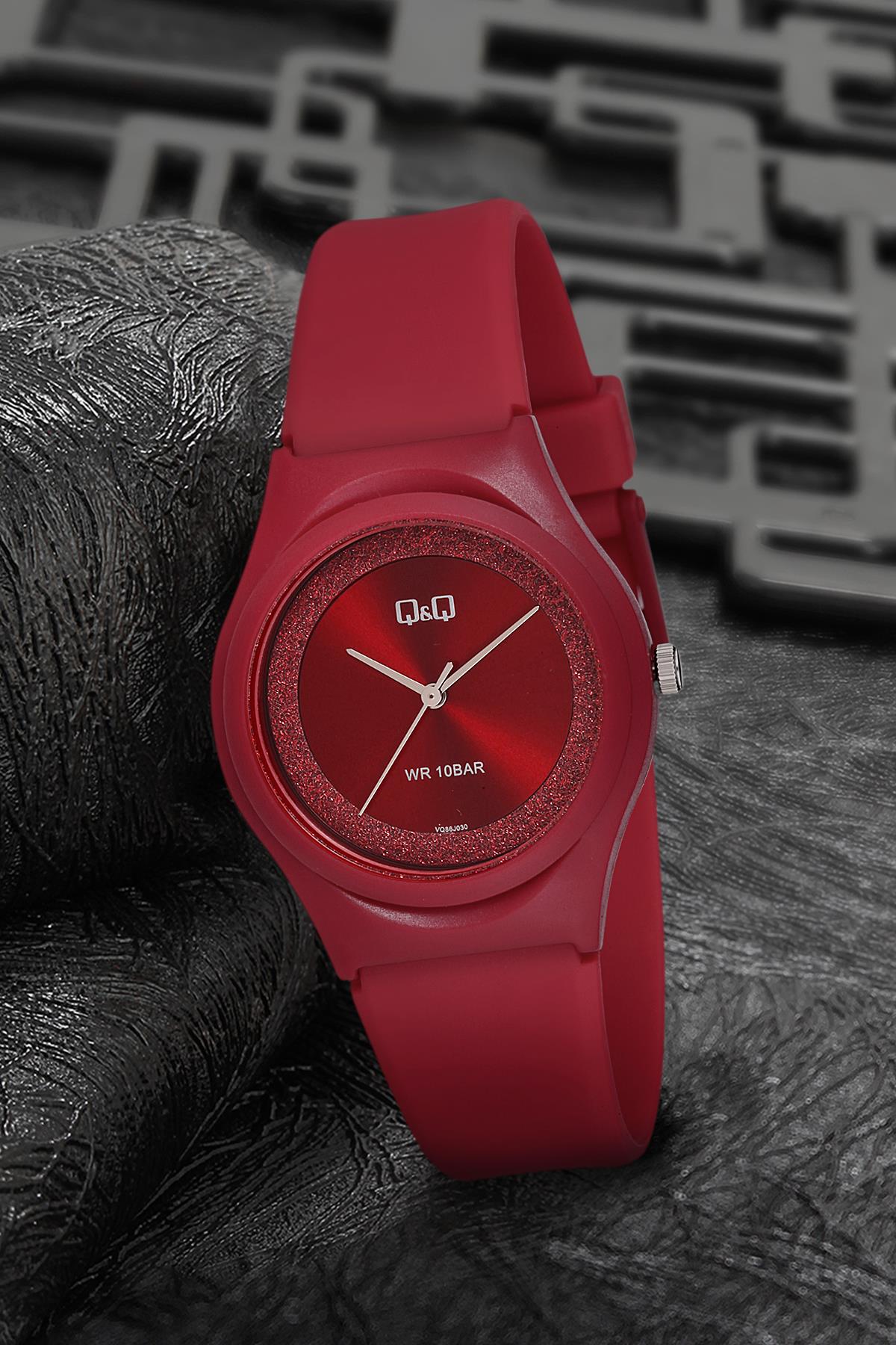 Q&Q 3P660 36 mm Kırmızı Silikon Kordon Analog Kadın Kol Saati