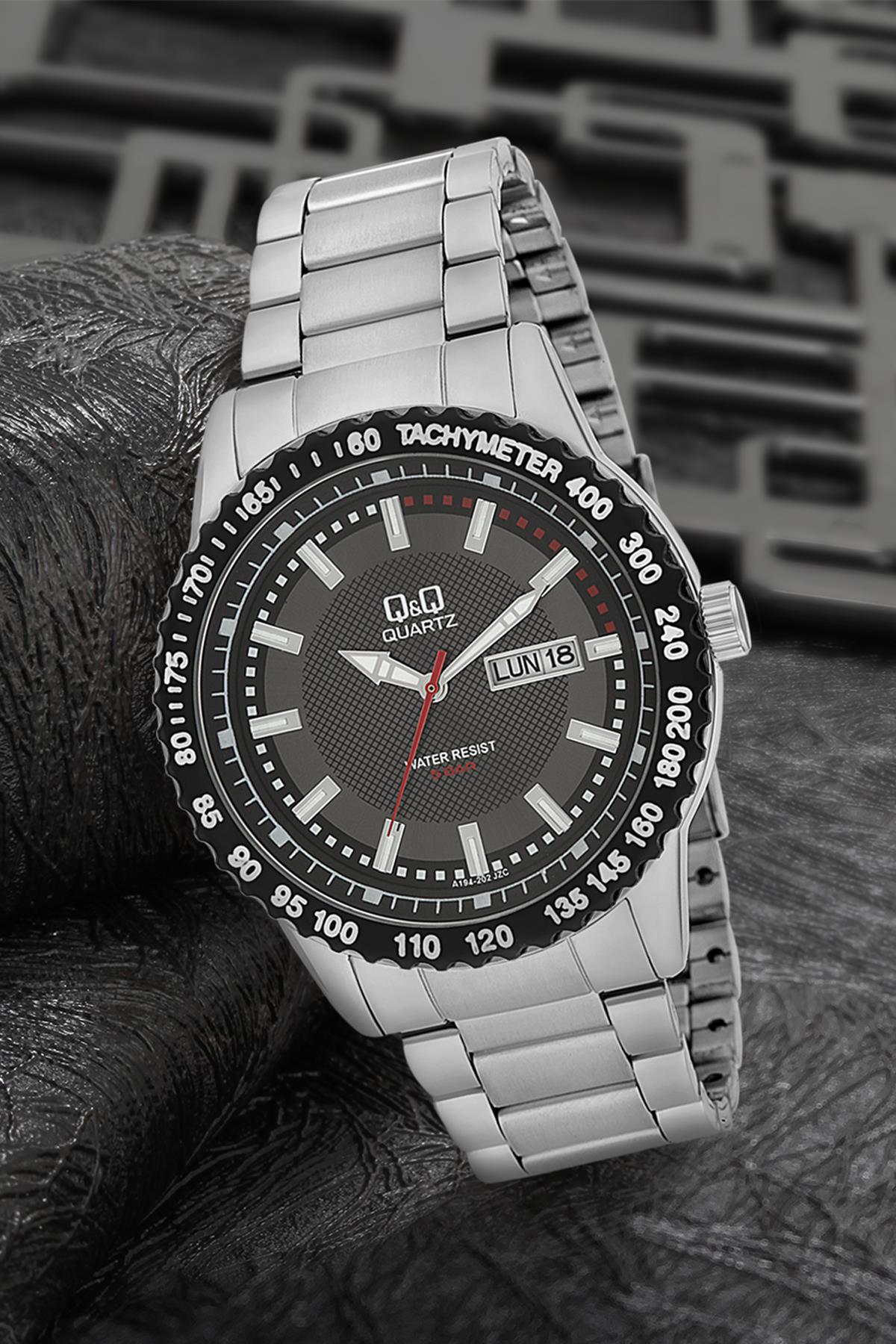 Q&Q 3F104 Takvimli 36 mm Gri Metal Kordon Analog Kadın Kol Saati