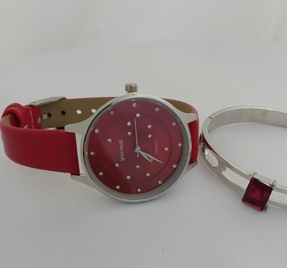 Stillove 31-35 mm Kırmızı Deri Kordon Analog Kadın Kol Saati