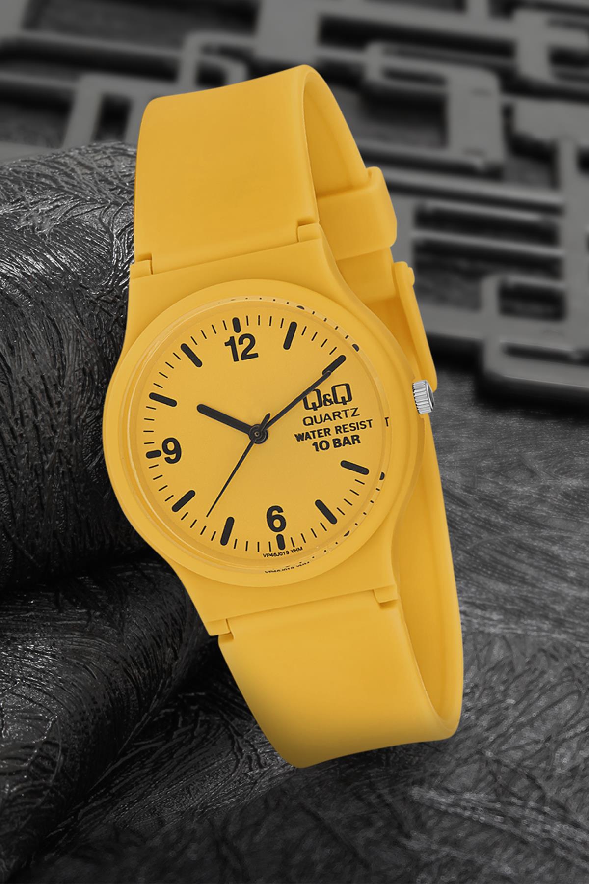 Q&Q 3P588 36 mm Sarı Silikon Kordon Analog Kadın Kol Saati