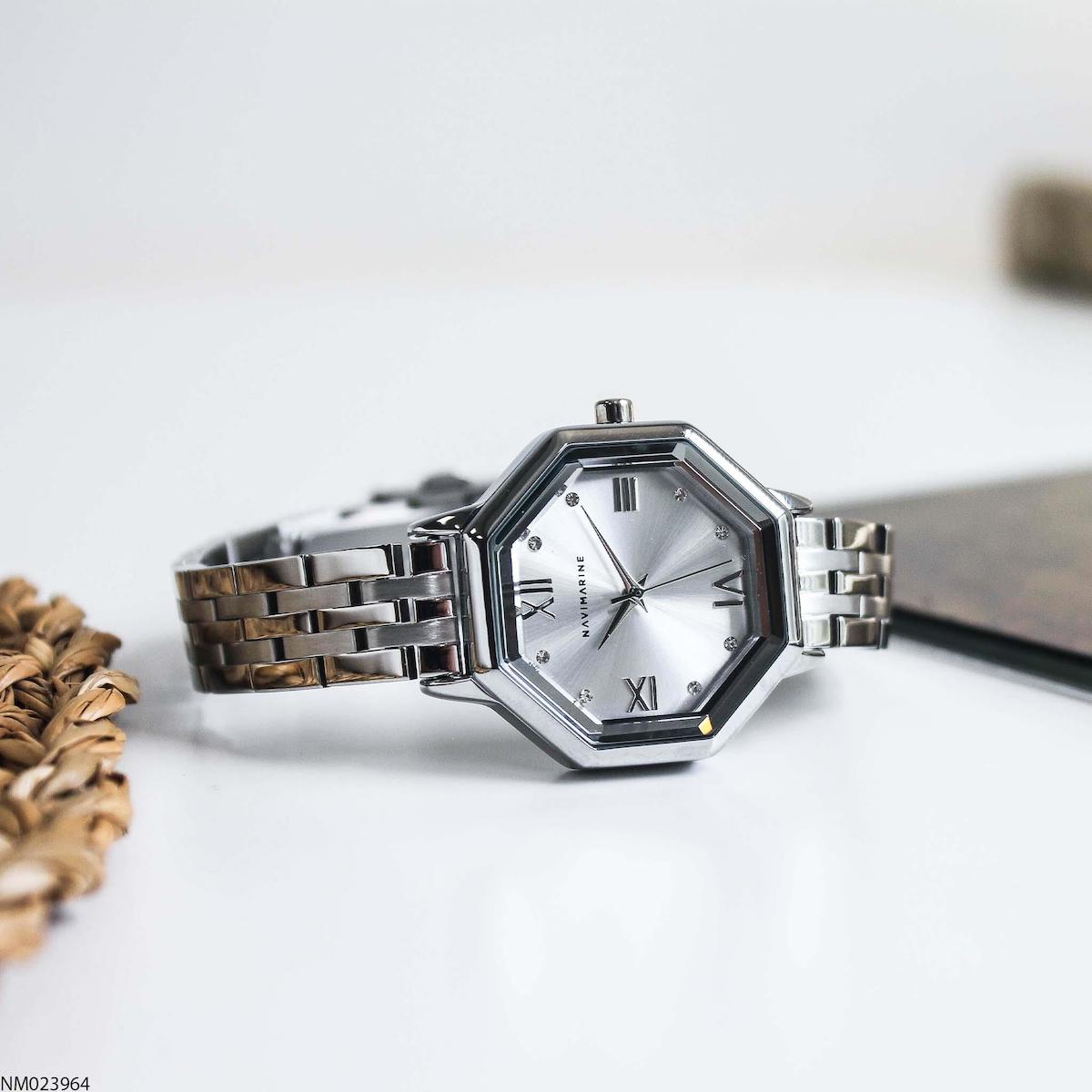 Navimarine NM023964 31 mm Gri Çelik Kordon Analog Kadın Kol Saati