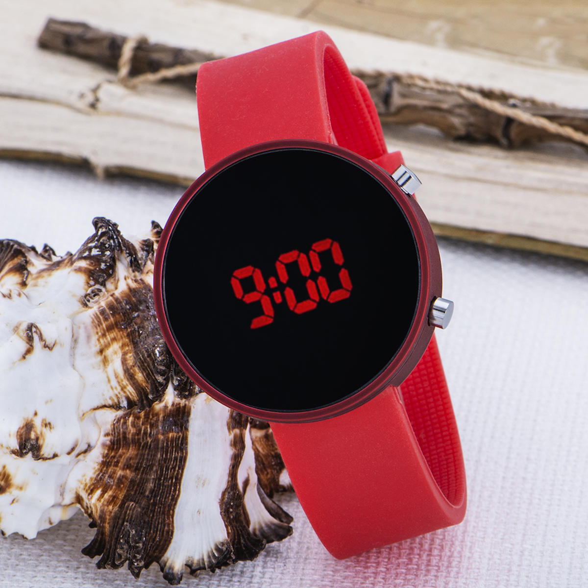 Oleydi Takvimli 38 mm Kırmızı Silikon Kordon Dijital Kadın Kol Saati