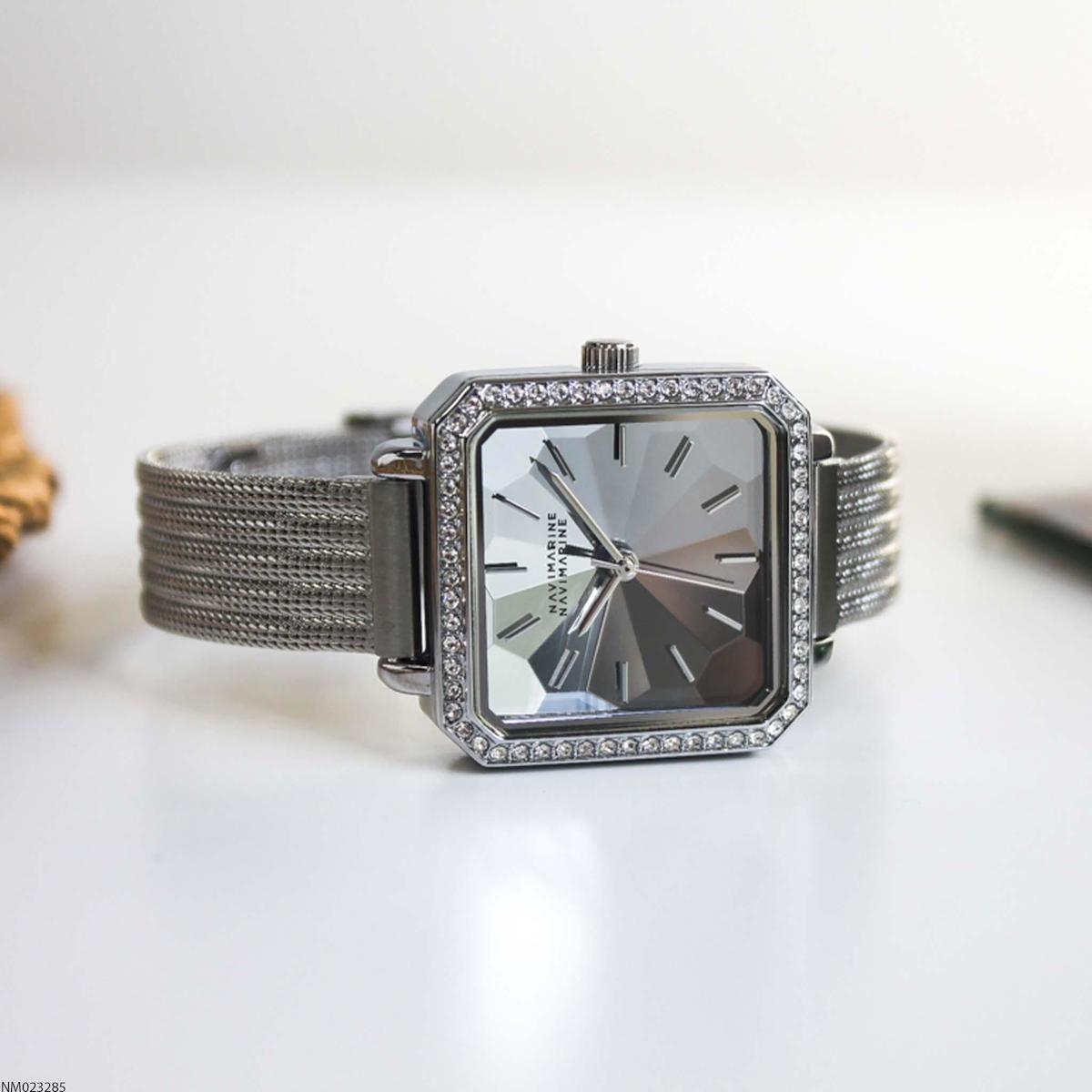 Navimarine NM023285 35 mm Gri Çelik Kordon Analog Kadın Kol Saati