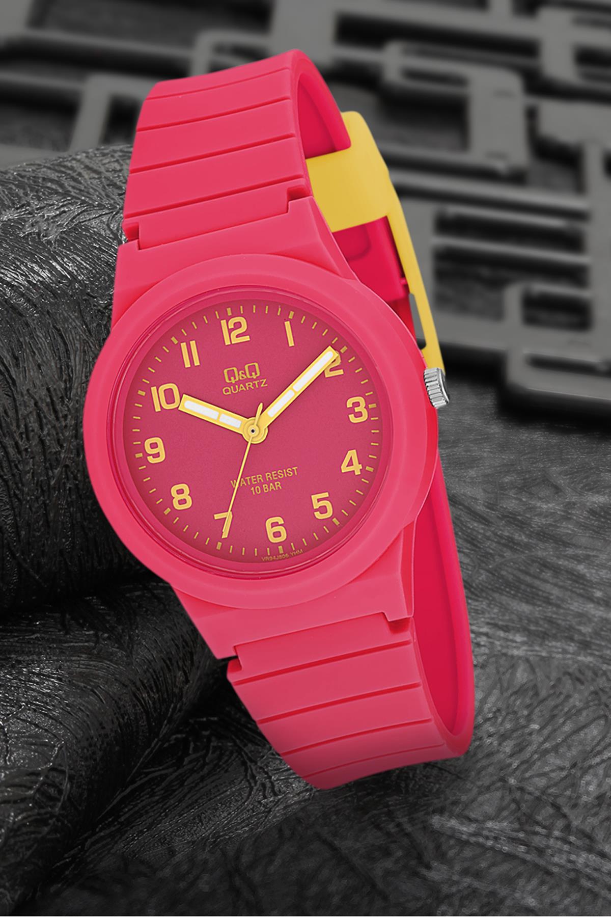 Q&Q 3P579 36 mm Pembe Silikon Kordon Analog Kadın Kol Saati