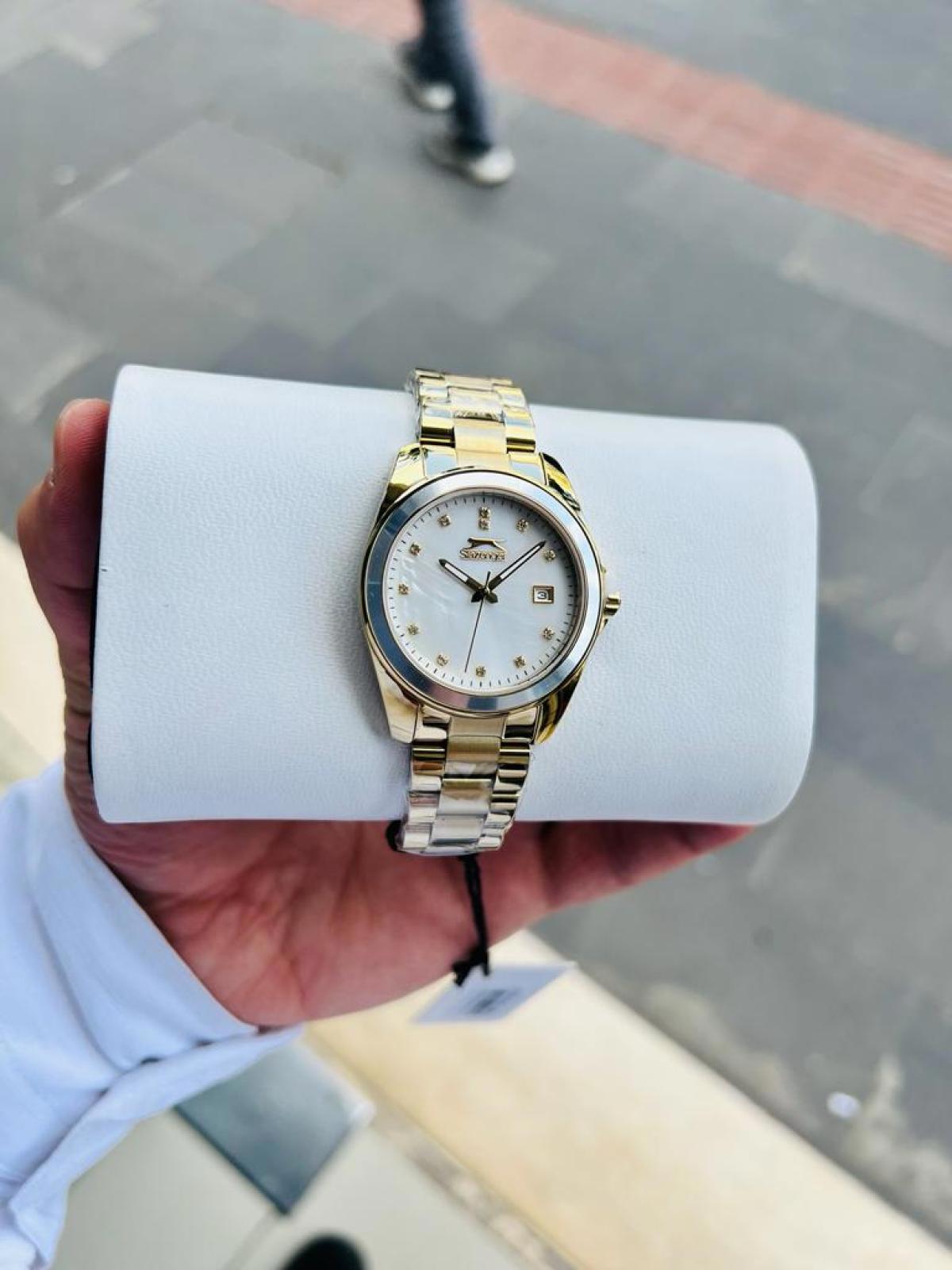 Slazenger SL.09.2142.3.05 Takvimli 34 mm Altın Çelik Kordon Analog Kadın Kol Saati