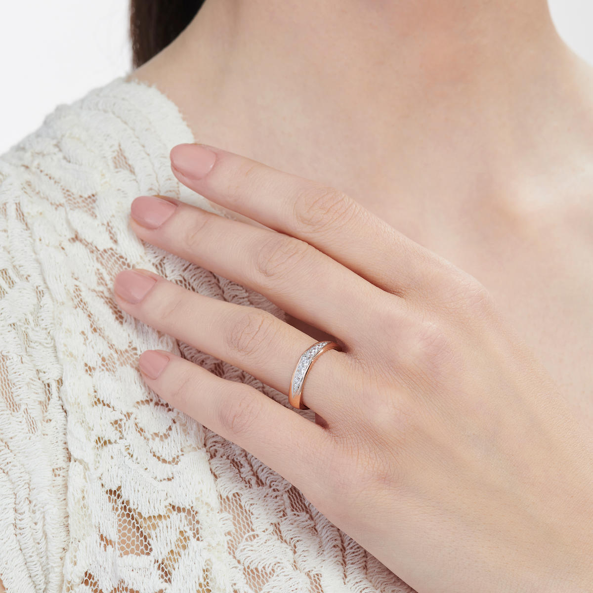 Altınbaş Beyaz Taşlı 14 Ayar Beyaz Rose Gold Altın Kadın Alyans