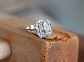 Safir Kuyumculuk 0.57 Karat Baget Parlak Sertifikalı Beyaz Pırlanta Yüzük