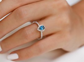 Safir Kuyumculuk 0.47 Karat Damla Parlak Sertifikalı Mavi Pırlanta Yüzük