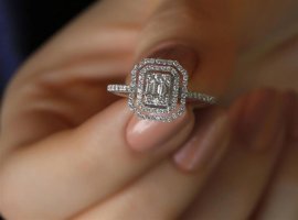 Safir Kuyumculuk 0.56 Karat Baget Parlak Sertifikalı Beyaz Pırlanta Yüzük