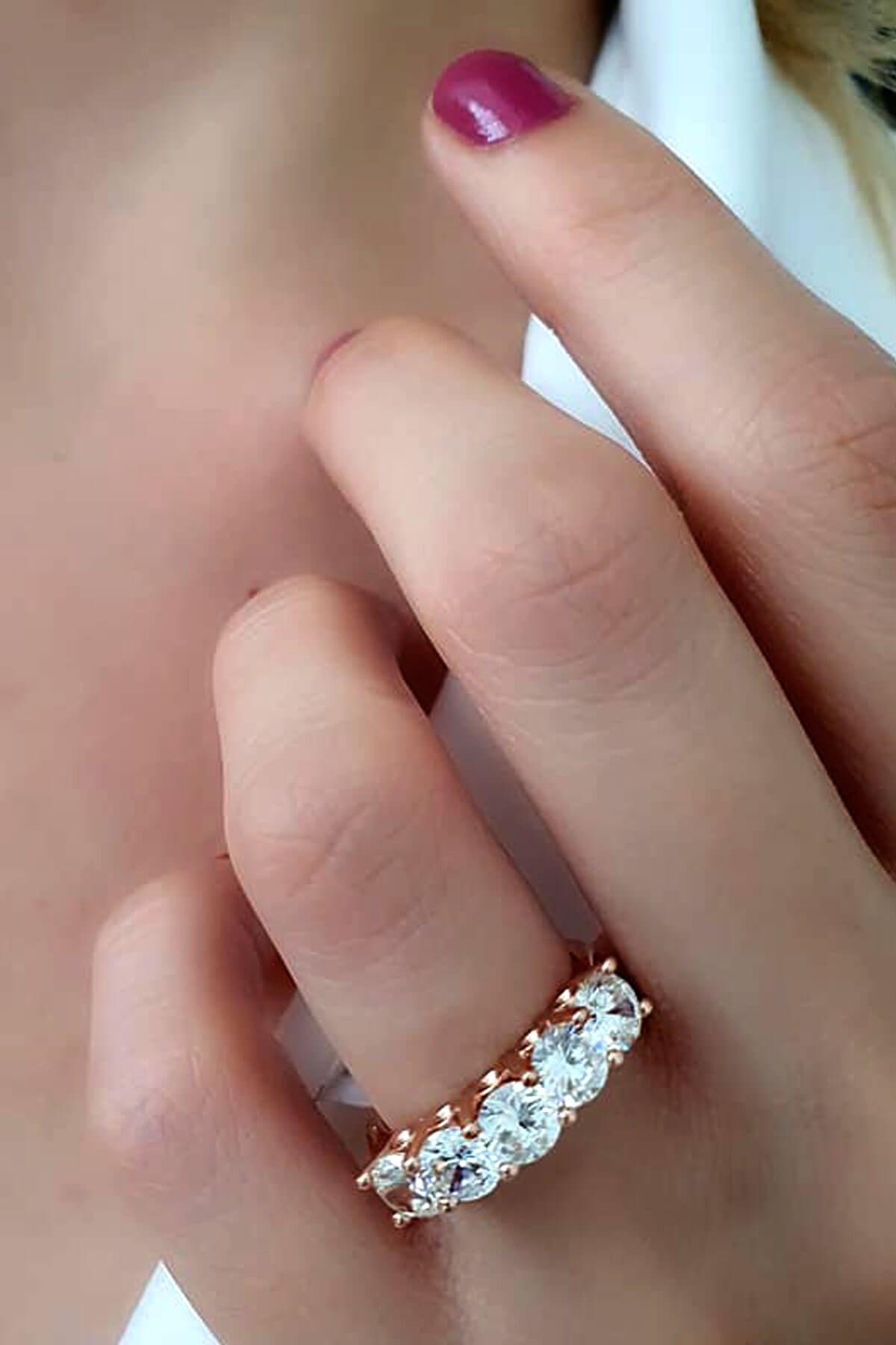 Oseshop Yuvarlak Beştaş Beyaz Pırlanta Yüzük