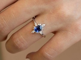 Safir Kuyumculuk 1.00 Karat Oval Mineli Sertifikalı Lacivert Pırlanta Yüzük