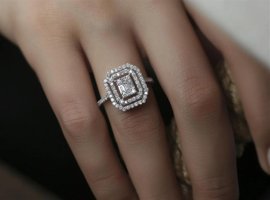 Safir Kuyumculuk 0.77 Karat Baget Sertifikalı Sarı Pırlanta Yüzük