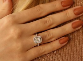 Safir Kuyumculuk 0.60 Karat Baget Parlak Sertifikalı Beyaz Pırlanta Yüzük