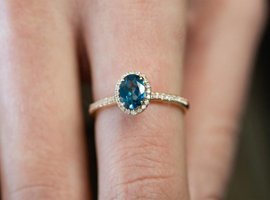 Safir Kuyumculuk 0.79 Karat Oval Damla Parlak Sertifikalı Mavi Pırlanta Yüzük