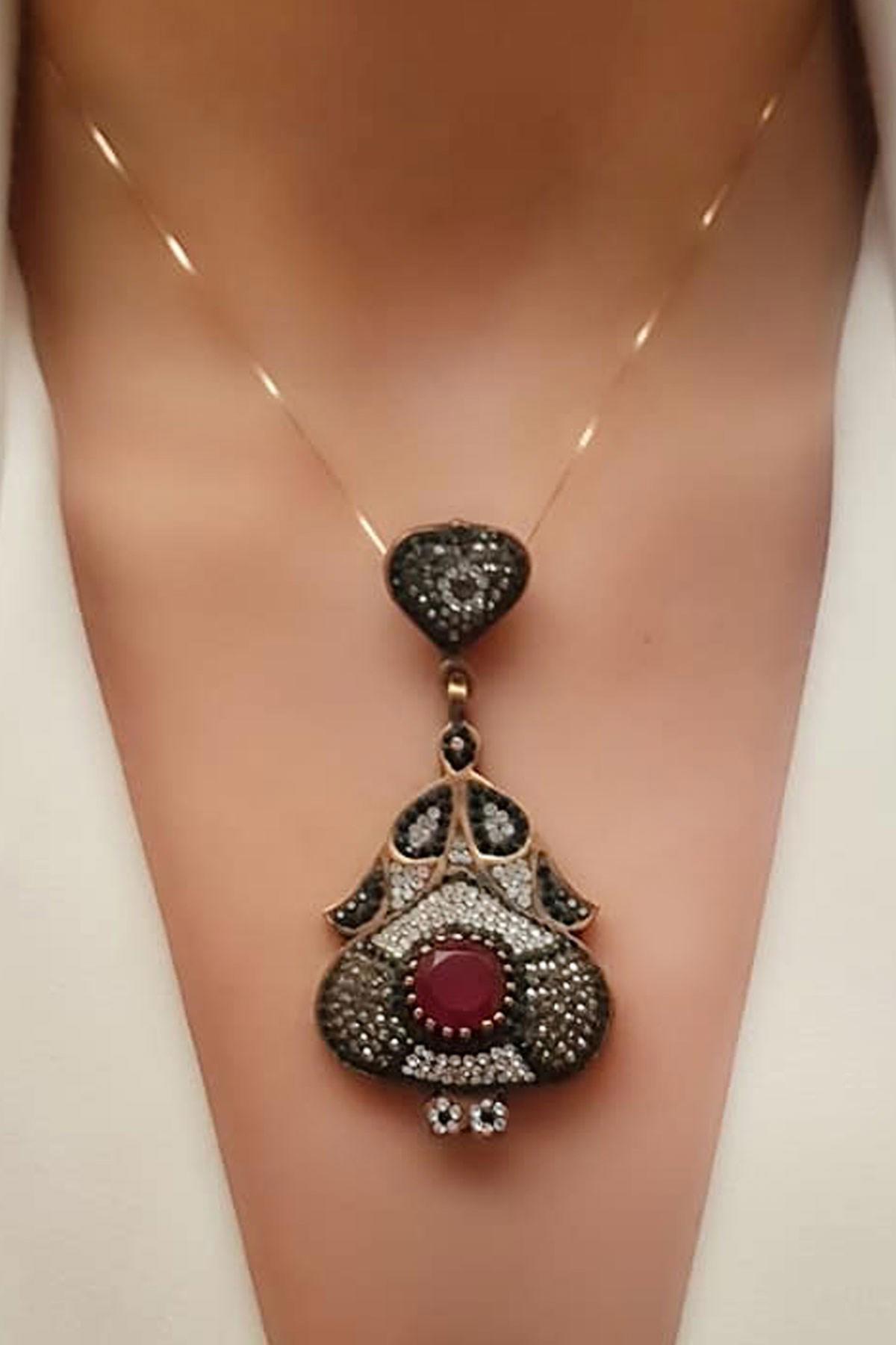 Oseshop Otantik Kırmızı-Siyah Swarovski Taşlı 925 Ayar Kararmayan Forse Zincir Kadın Gümüş Kolye 45 cm