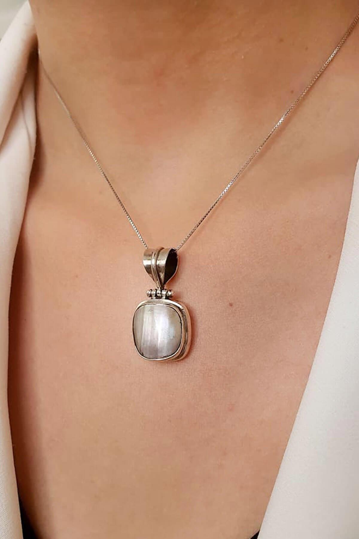 Oseshop Taş İşlemeli Beyaz Sedef Taşlı Forse Zincir Kadın Gümüş Kolye 45 cm