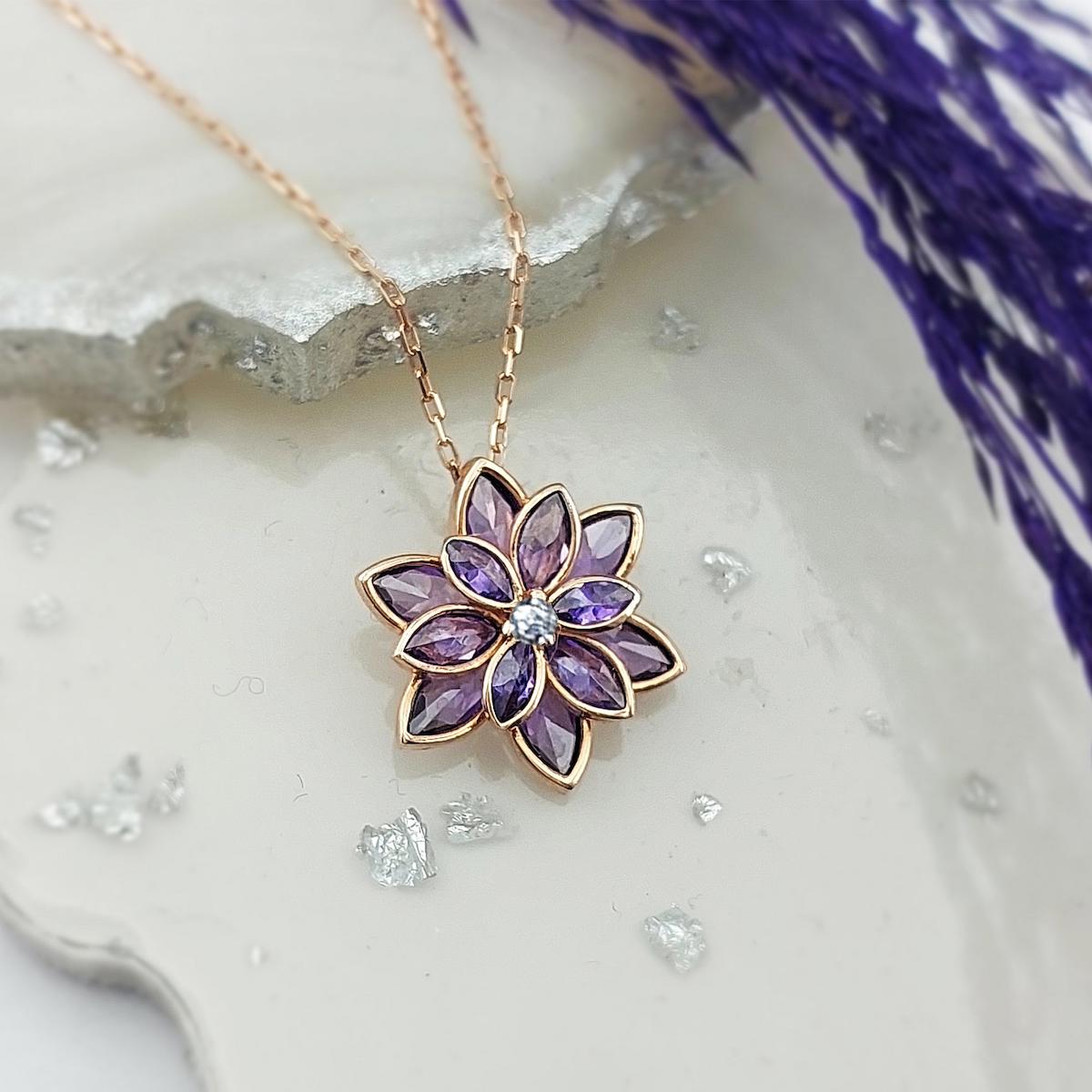 Vaoov Çiçekli Mor Zirkon Taşlı 925 Ayar Altın Kaplama Kararmayan Lotus Forse Zincir Kadın Gümüş Kolye 45 cm
