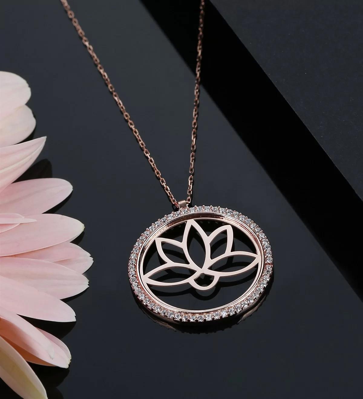 İpek Silver Çiçekli Beyaz Zirkon Taşlı 925 Ayar Kararmayan Lotus Forse Zincir Kadın Gümüş Kolye 45 cm