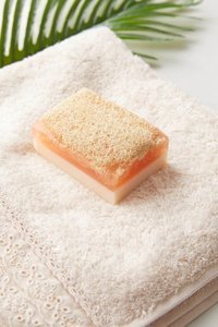 Limglow Doğal Kabak Lifli Gül-Kabak Lifli-Keçi Sütlü Katı Sabun 120 gr