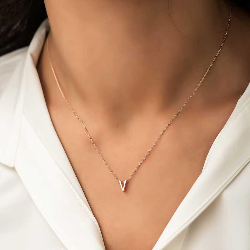 Hediye Deposu Bronz Zirkon Taşlı V Harfli 925 Ayar Kararmayan Seyrek Forse Zincir Kadın Gümüş Kolye 50 cm