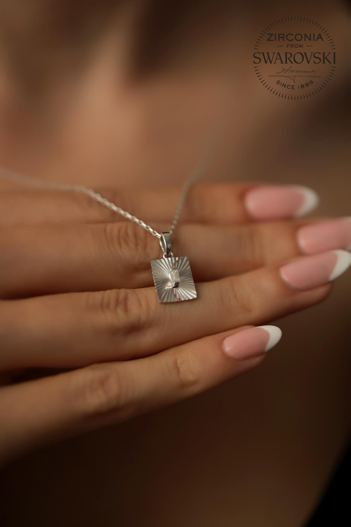 Swarovski Beyaz Zirkon Taşlı Kararmayan Çiçek Düz Zincir Kadın Gümüş Kolye 45 cm