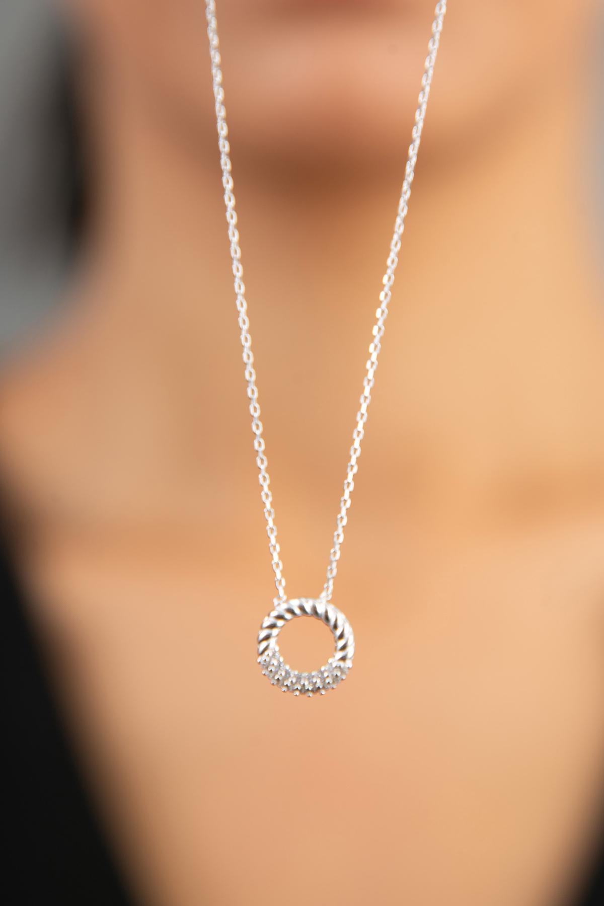 Elika Silver Bayrak Beyaz Zirkon Taşlı 925 Ayar Kararmayan Burgu Zincir Kadın Gümüş Kolye 43 cm