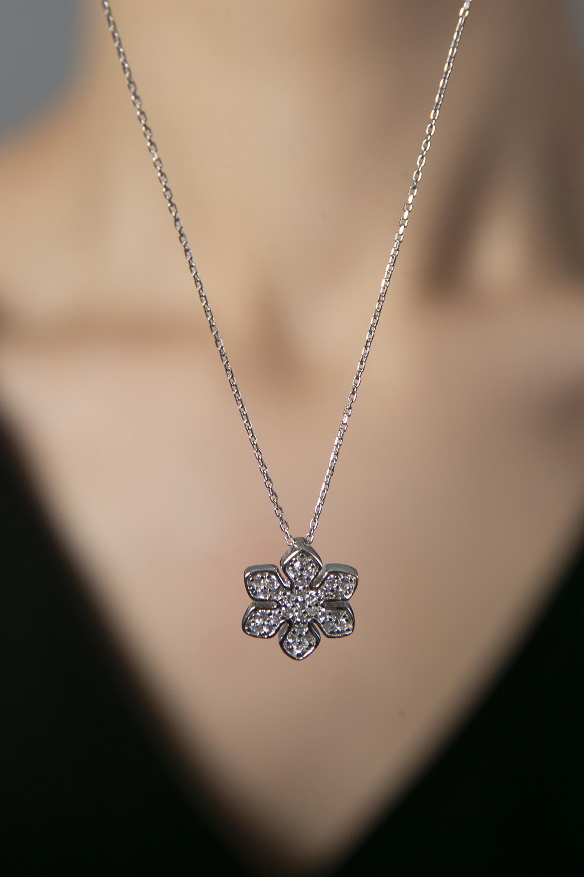 Elika Silver Beyaz Zirkon Taşlı 925 Ayar Kararmayan Çiçek Zincir Kadın Gümüş Kolye 45 cm