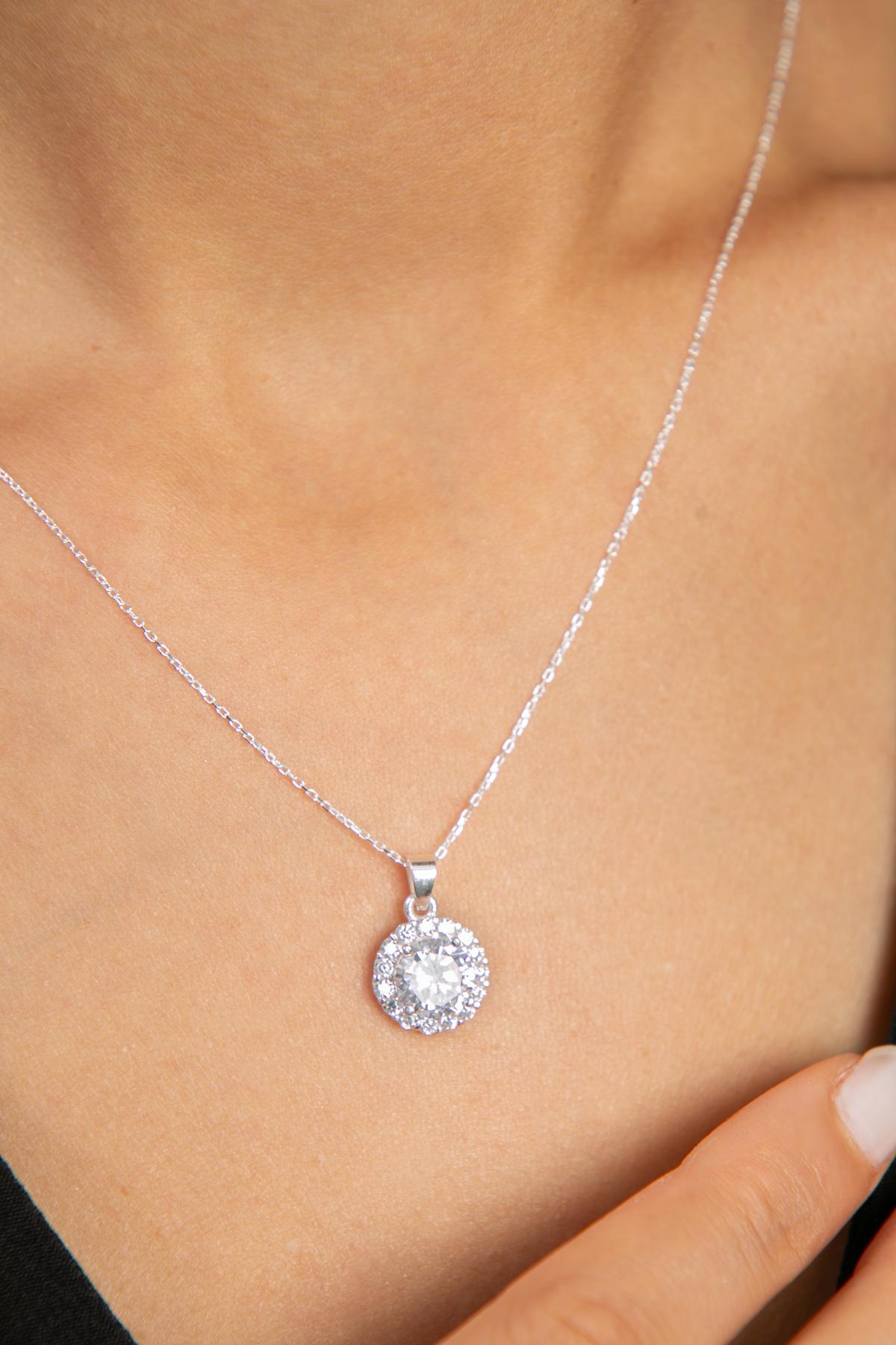Elika Silver Kelebek Beyaz Zirkon Taşlı 925 Ayar Kararmayan Düz Zincir Kadın Gümüş Kolye 45 cm