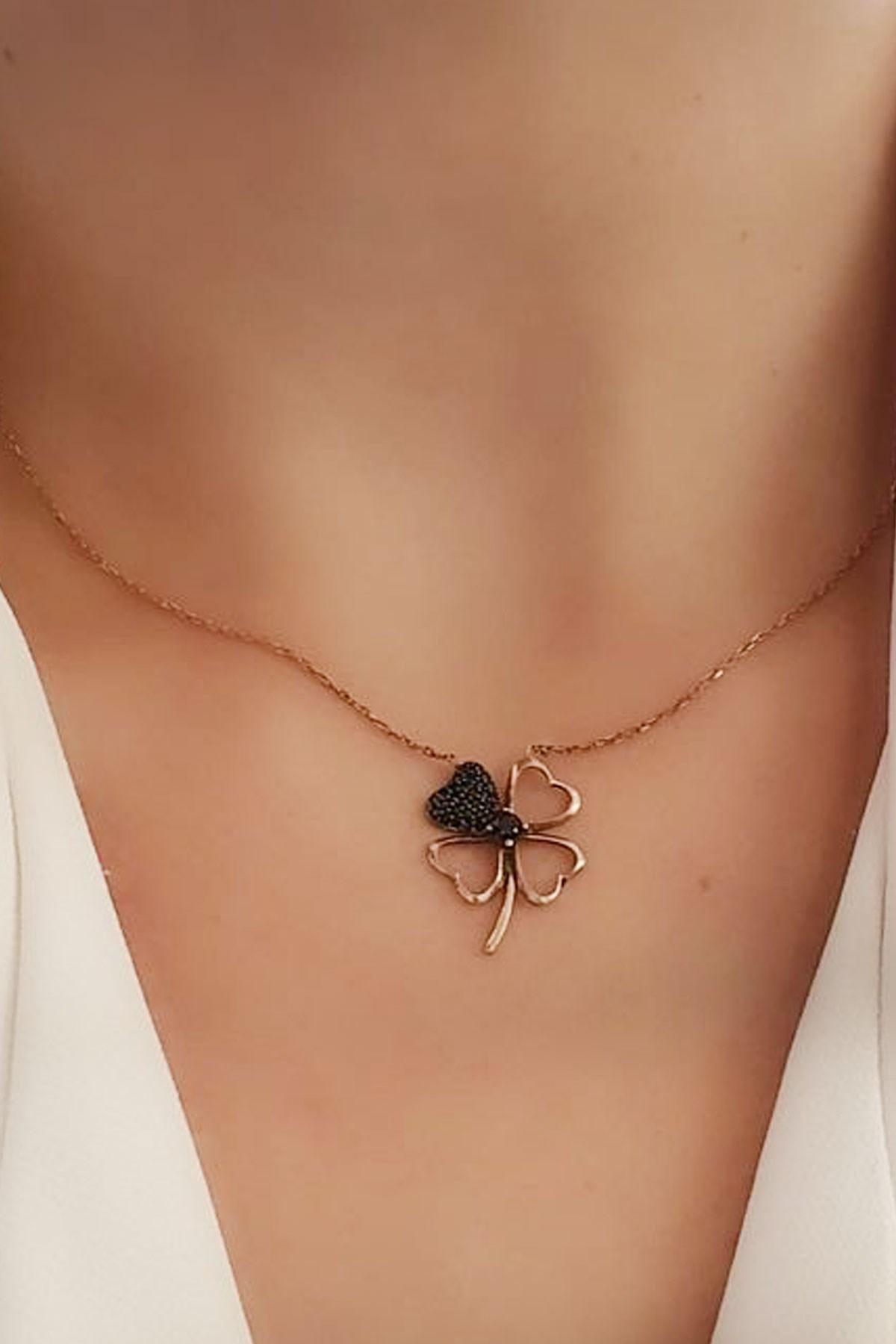 Oseshop Siyah Oniks Taşlı 925 Ayar Kararmayan Yonca Forse Zincir Kadın Gümüş Kolye 45 cm