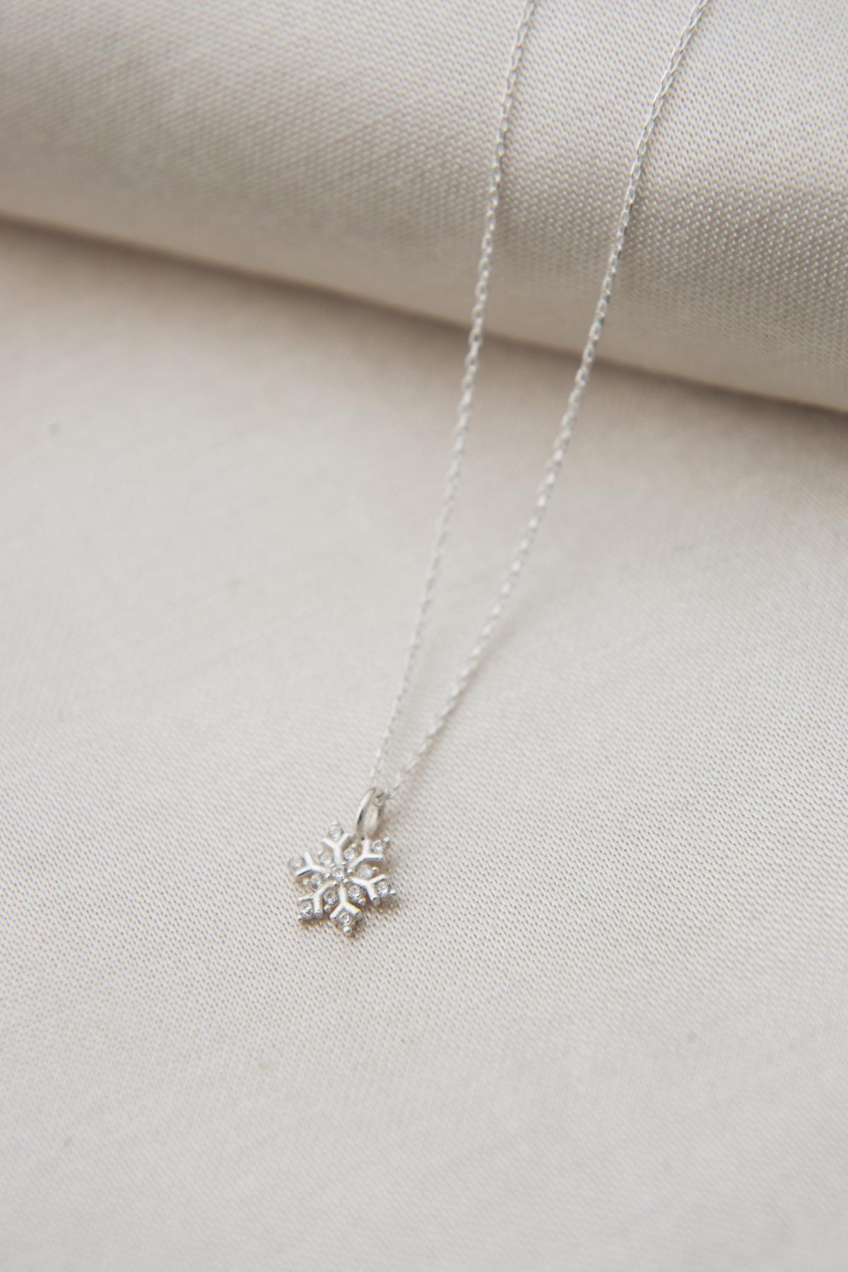Elika Silver Beyaz Zirkon Taşlı 925 Ayar Kararmayan Kar Tanesi Zincir Kadın Gümüş Kolye 45 cm
