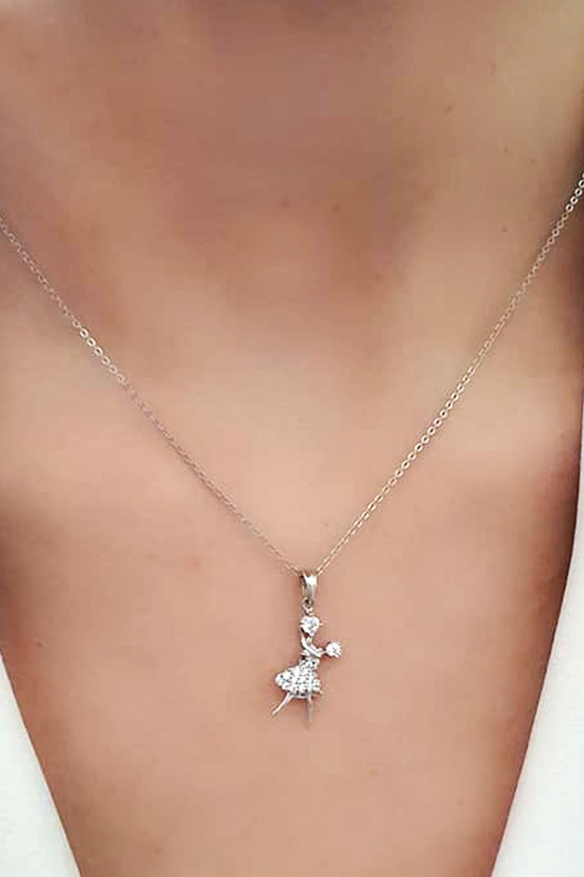 Oseshop Beyaz Zirkon Taşlı 925 Ayar Kararmayan İnsan Figürü Forse Zincir Kadın Gümüş Kolye 45 cm