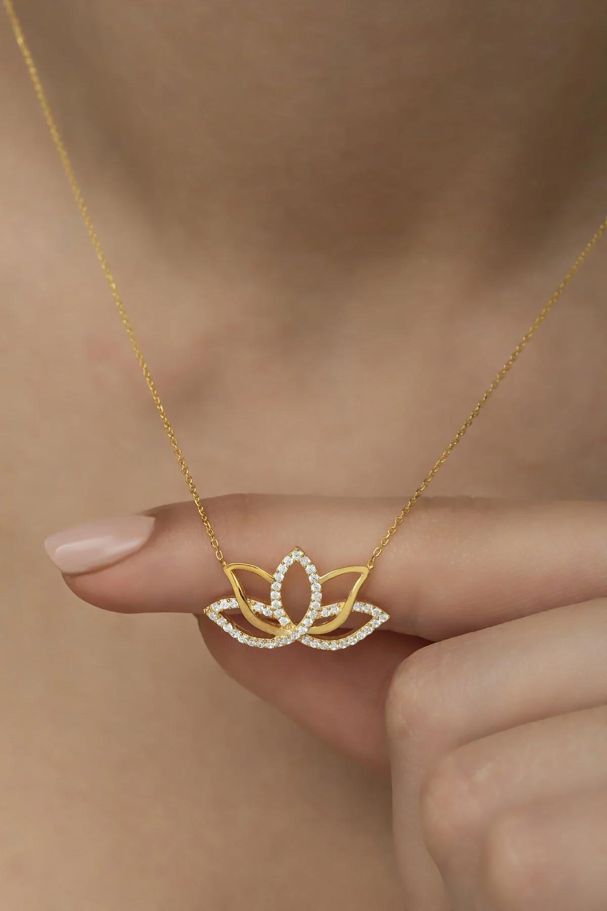 Nereze Lotus Çiçeği Beyaz Zirkon Taşlı 925 Ayar Altın Kaplama Kararmayan Forse Zincir Kadın Gümüş Kolye 42 cm