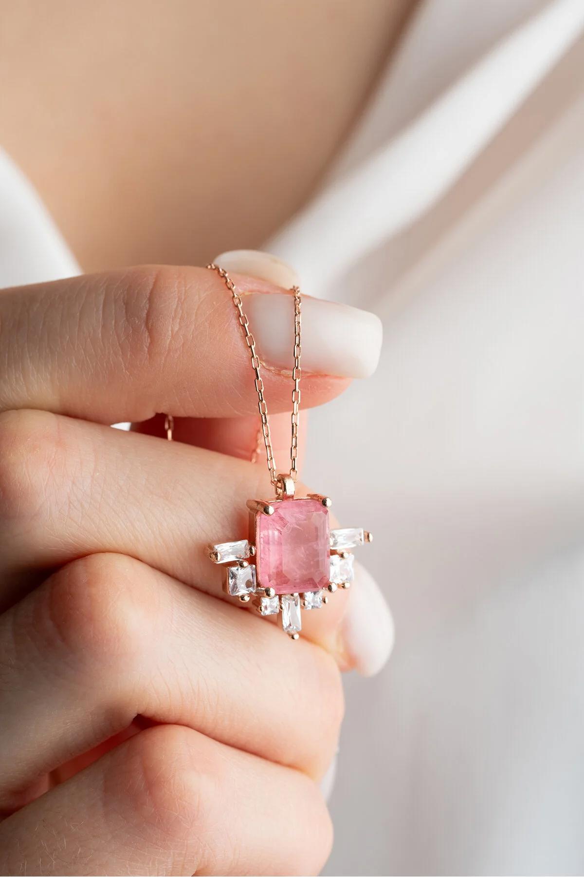 Nereze Pembe Zirkon Taşlı 925 Ayar Kararmayan Baget Forse Zincir Kadın Gümüş Kolye 42 cm