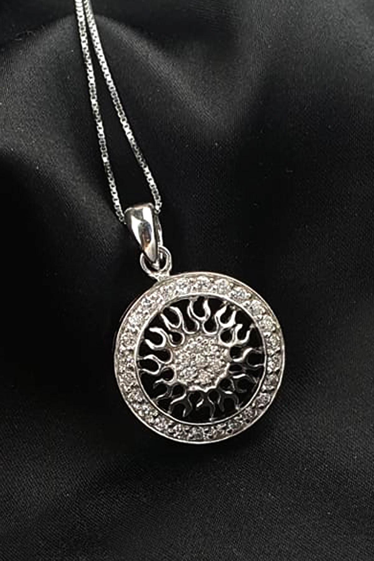 Oseshop Madalyon Beyaz Zirkon Taşlı 925 Ayar Kararmayan Figürlü Forse Zincir Kadın Gümüş Kolye 45 cm
